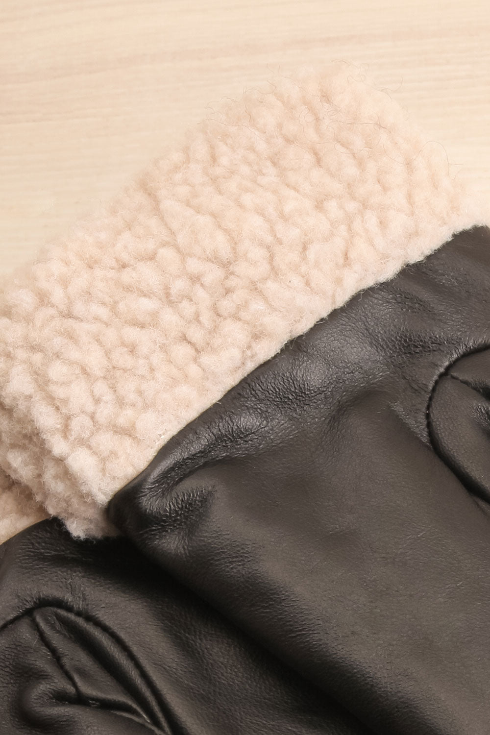 Dahron Black Faux Leather Mittens w/ Sherpa Lining textuee