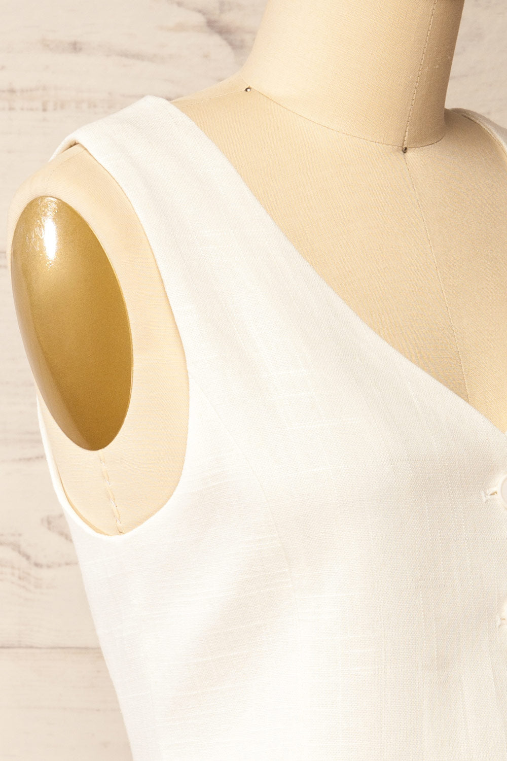 Darien Sleeveless Linen Ivory Vest | La petite garçonne side