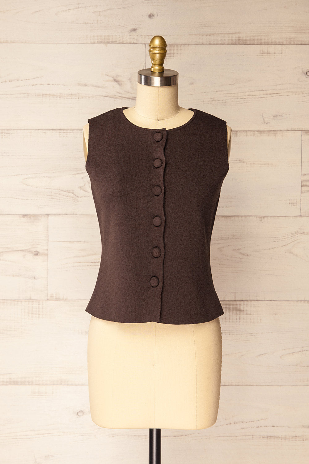 Delano Sleeveless Brown Button-Up Top | La petite garçonne front view
