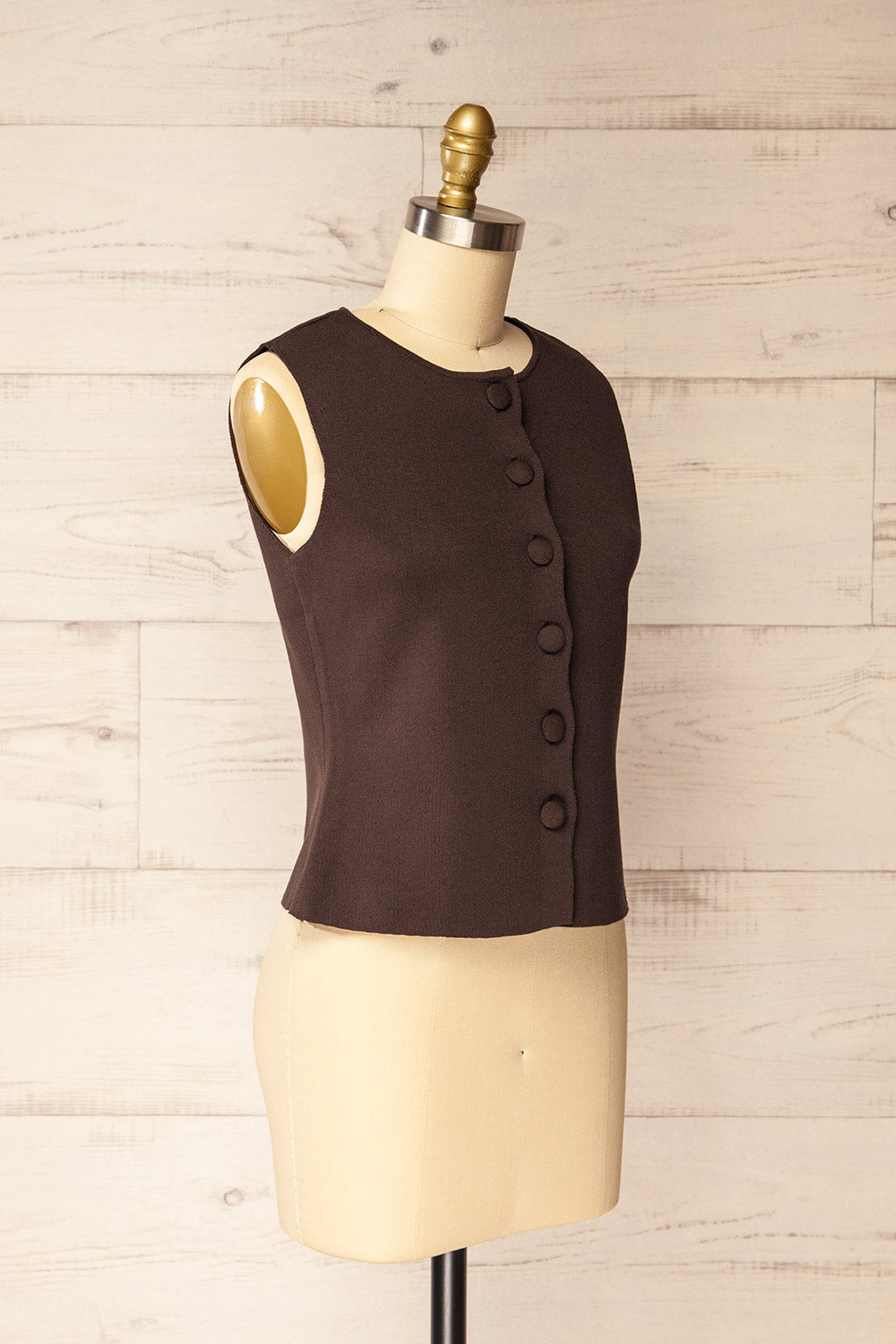 Delano Sleeveless Brown Button-Up Top | La petite garçonne side view