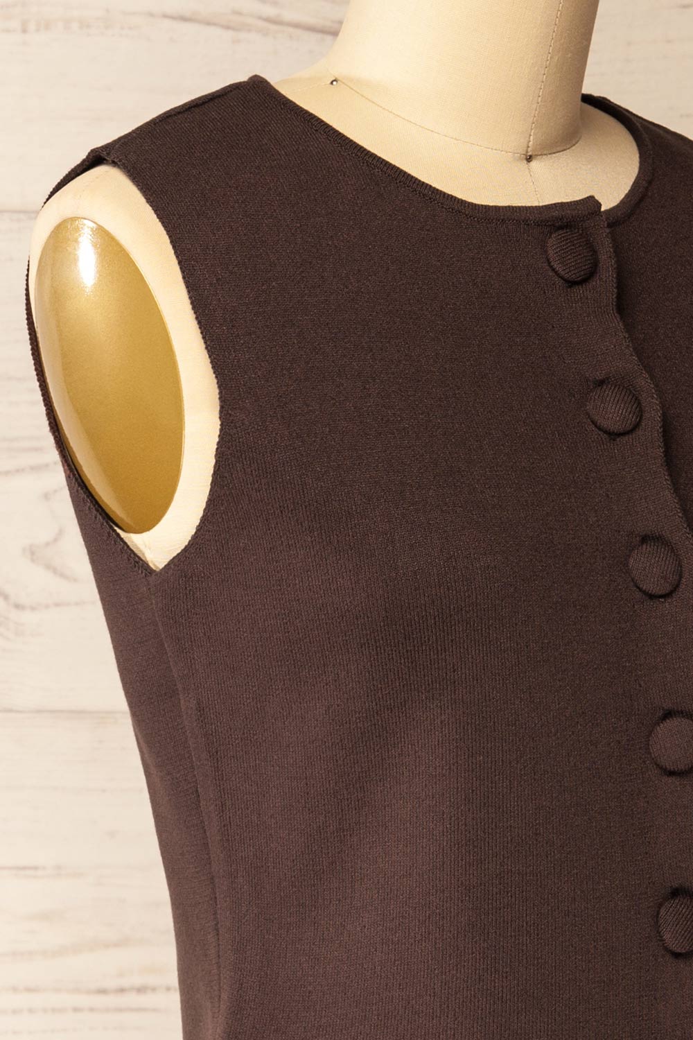 Delano Sleeveless Brown Button-Up Top | La petite garçonne side