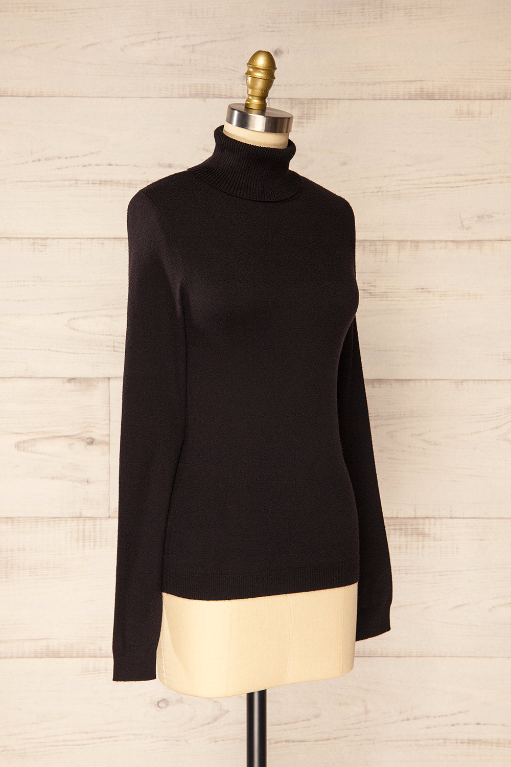 Derby Black Knit Turtleneck w/ Long Sleeves | La petite garçonne side view