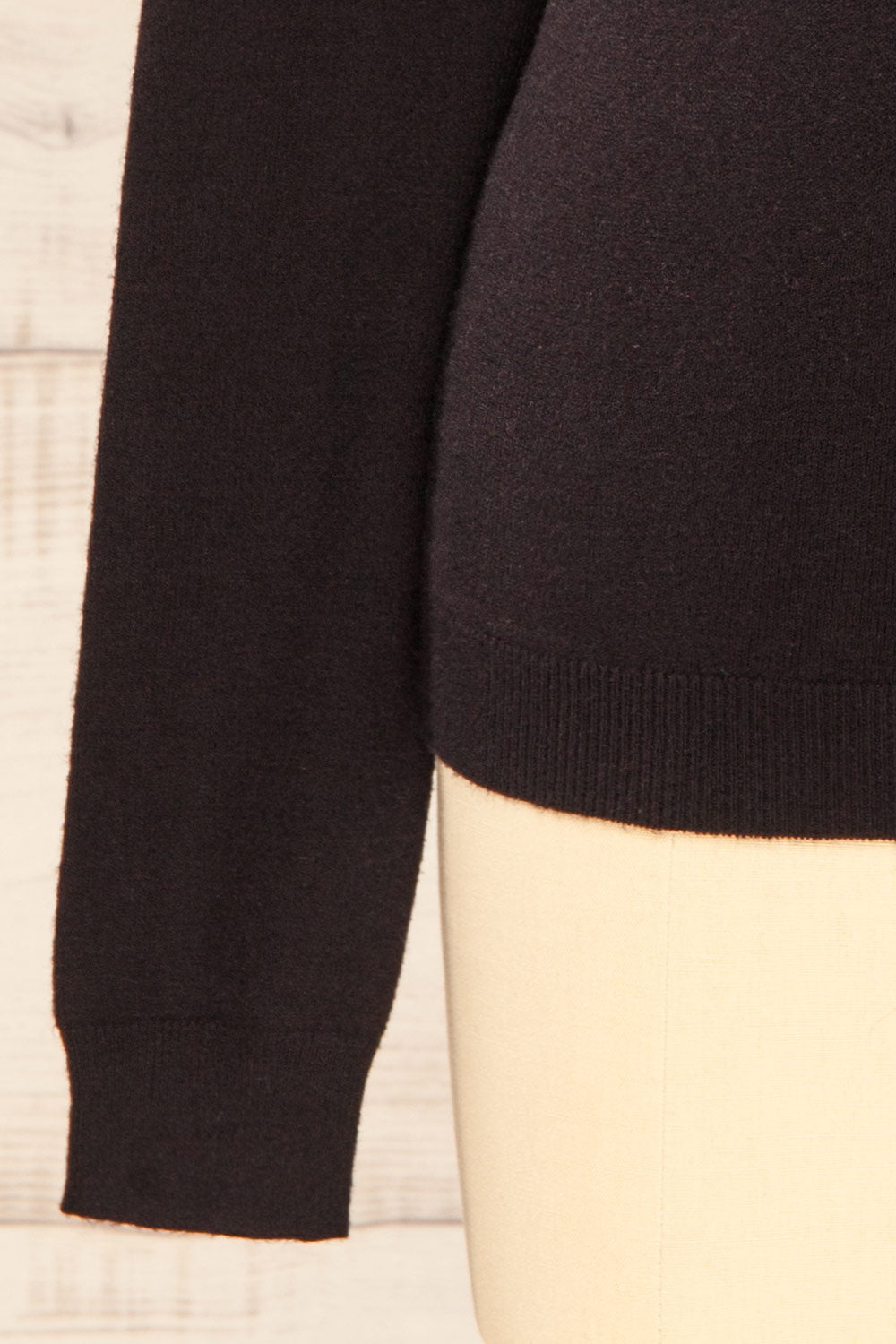 Derby Black Knit Turtleneck w/ Long Sleeves | La petite garçonne sleeve