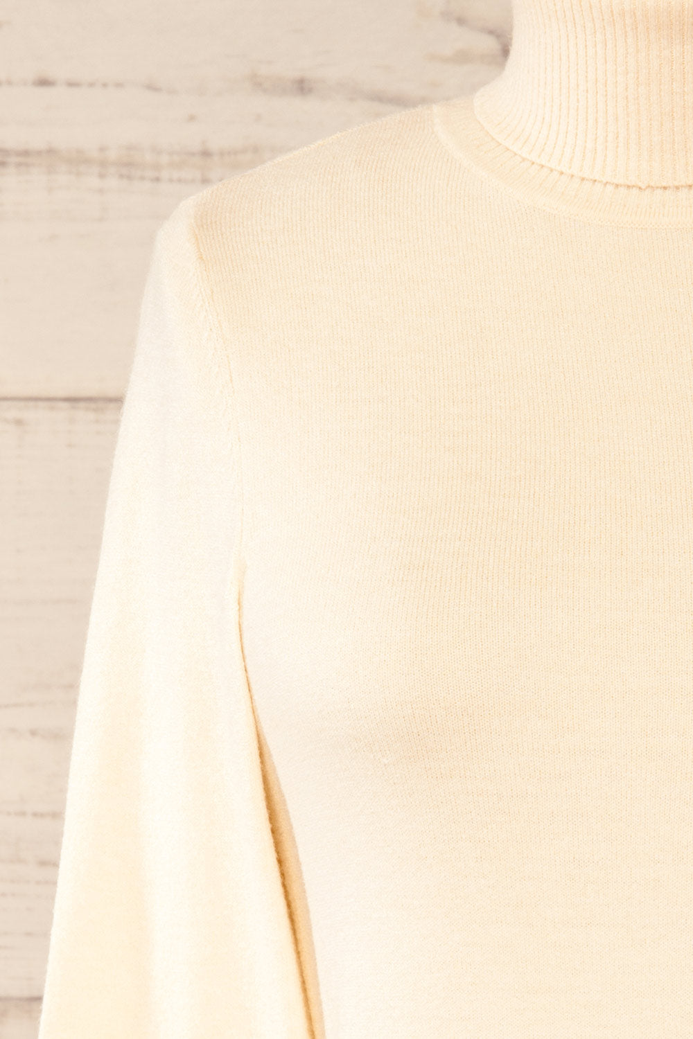 Derby Ivory Knit Turtleneck w/ Long Sleeves | La petite garçonne front close-up