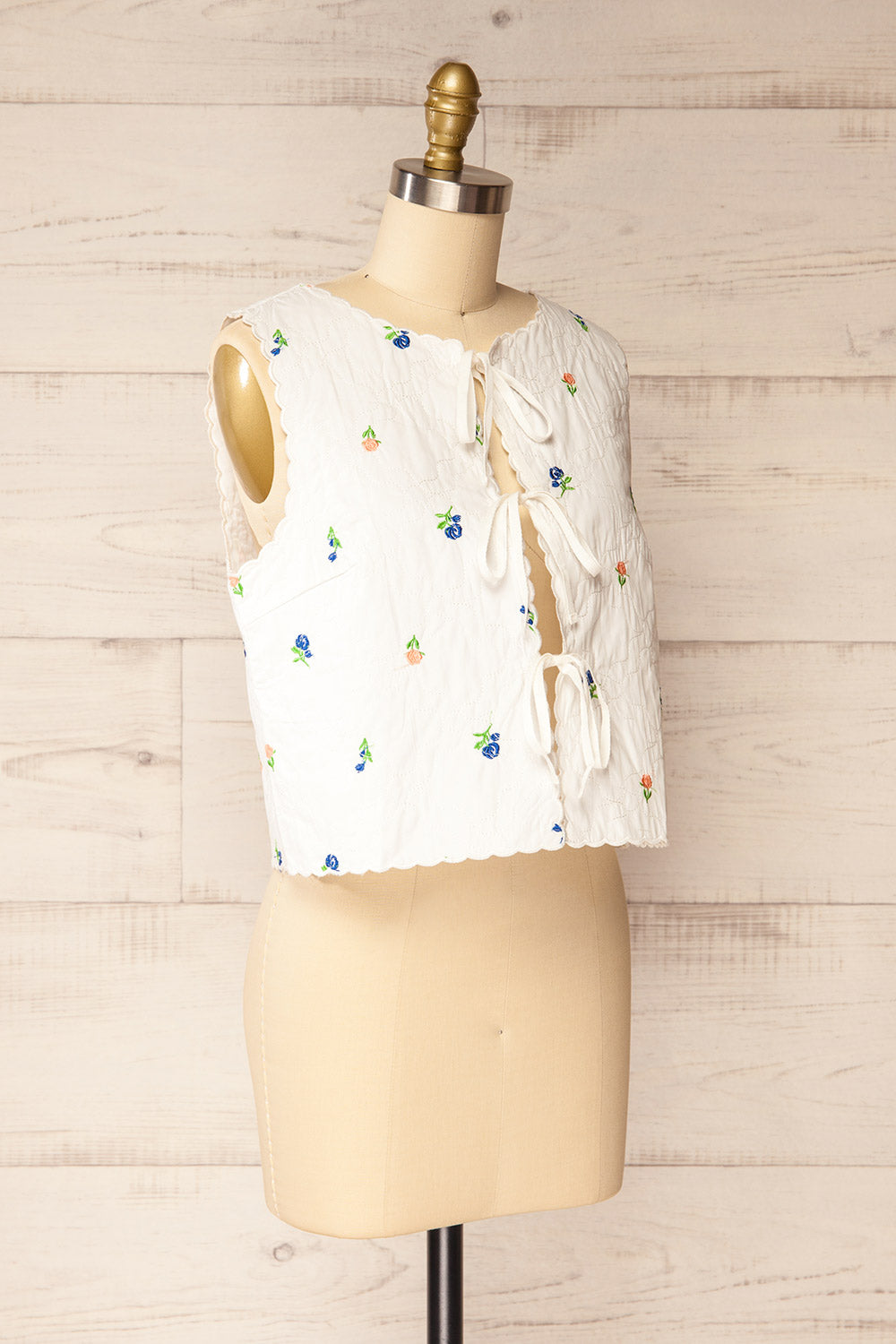 Dobhan White Floral Quilted Sleeveless Top | La petite garçonne side view
