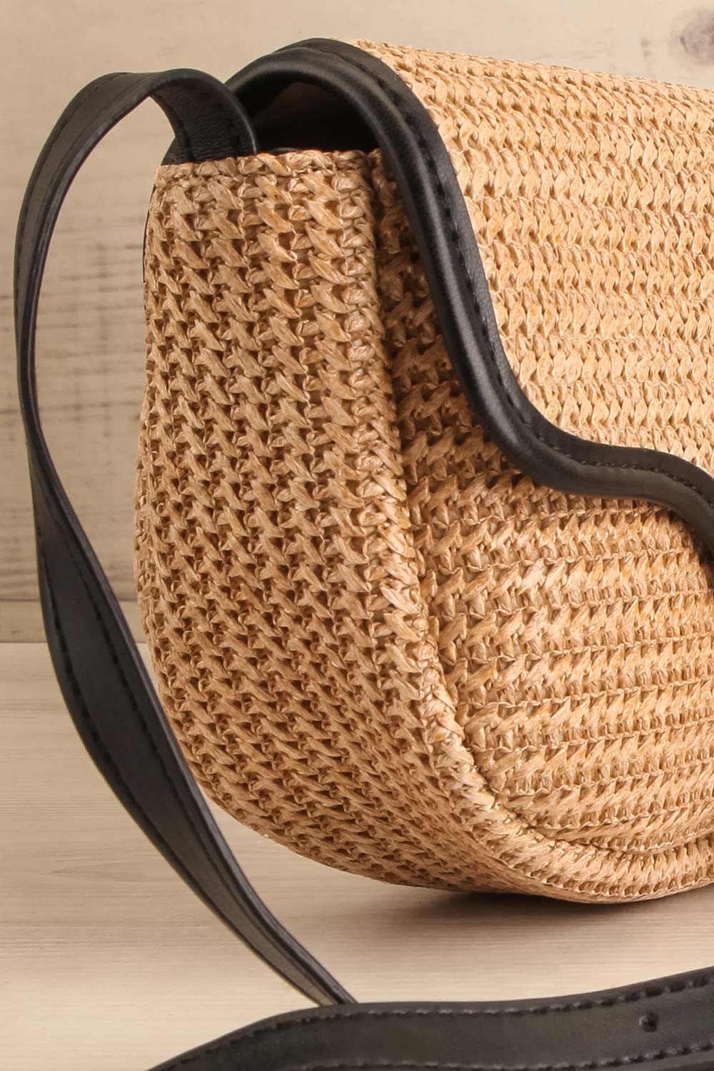 DUMOT NOIR/BLACK side close-up