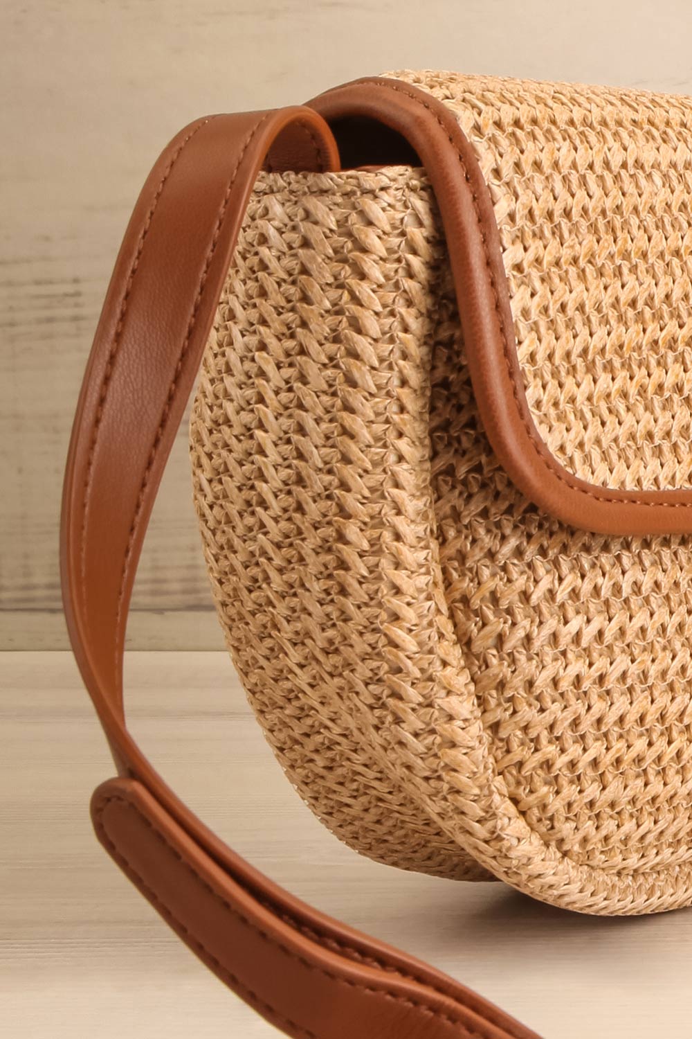 DUMOT BRUN/BROWN side close-up