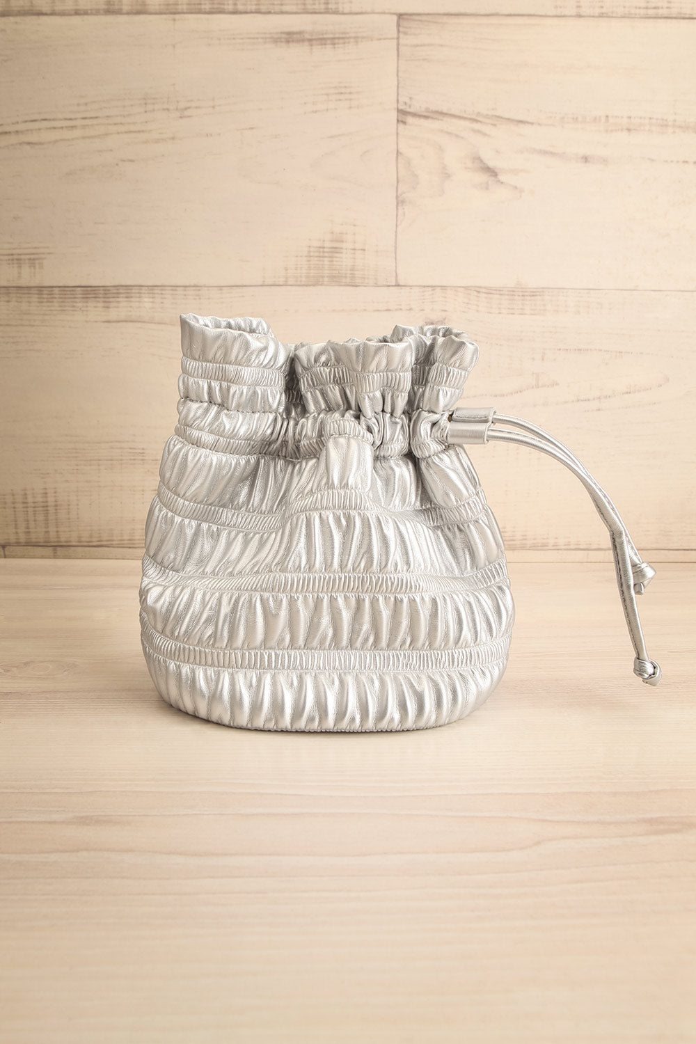 Duroque Silver Drawstring Shoulder Bag | La petite garçonne front view