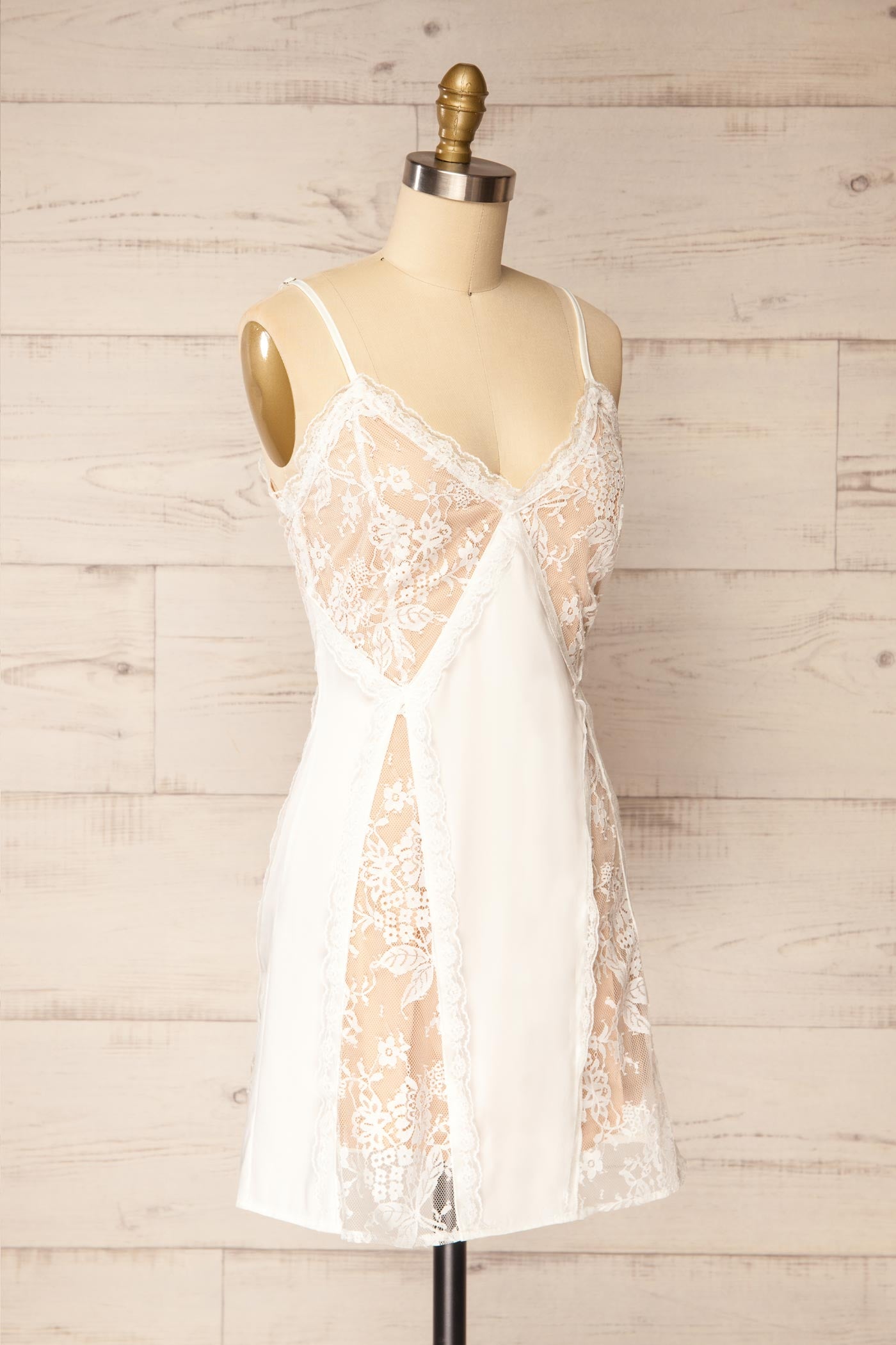 Eboli White Lace Short Dress with Beige Lining | La petite garçonne side view