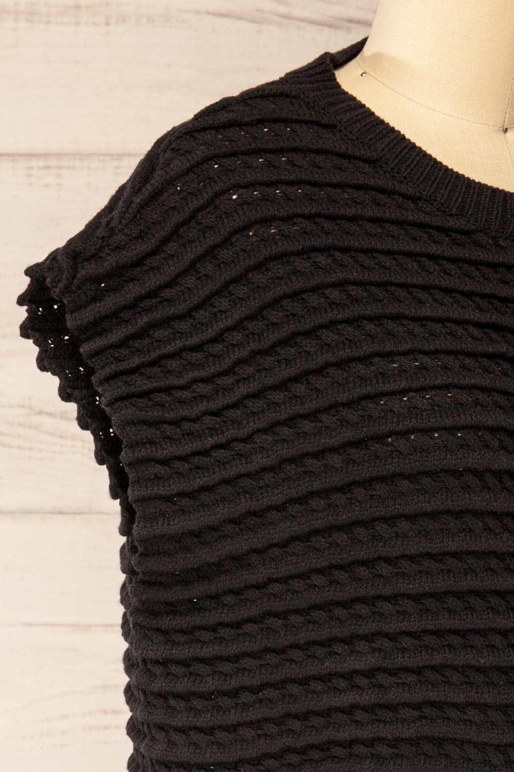 Eisen Oversized Sleeveless Black Vest | La petite garçonne side