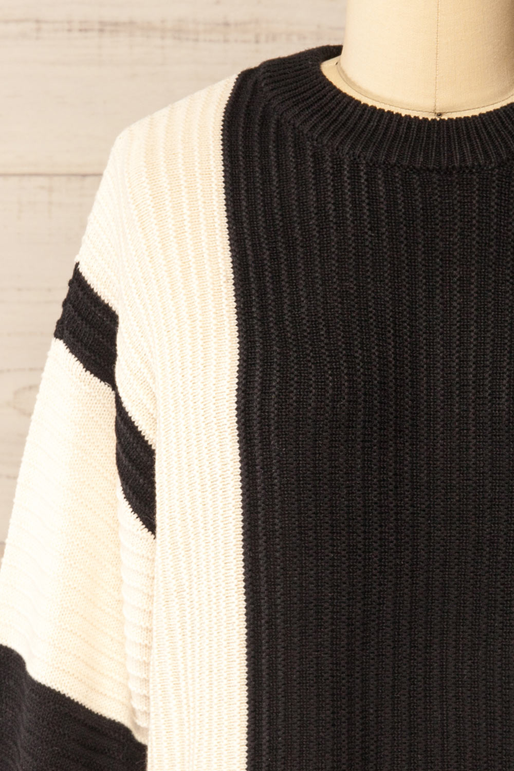 Elazig Two-Toned Long Sleeves Knit Top | La petite garçonne front