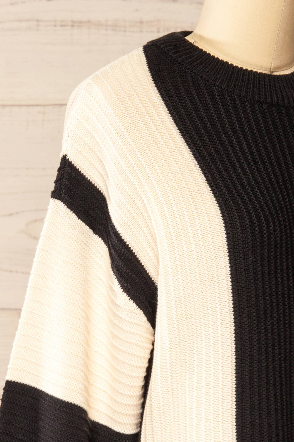 Elazig Two-Toned Long Sleeves Knit Top | La petite garçonne side