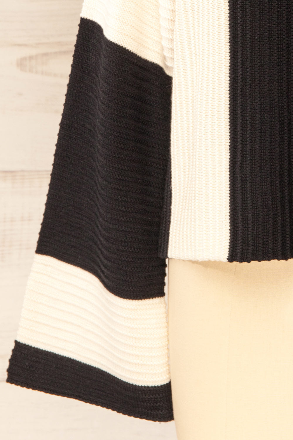 Elazig Two-Toned Long Sleeves Knit Top | La petite garçonne bottom