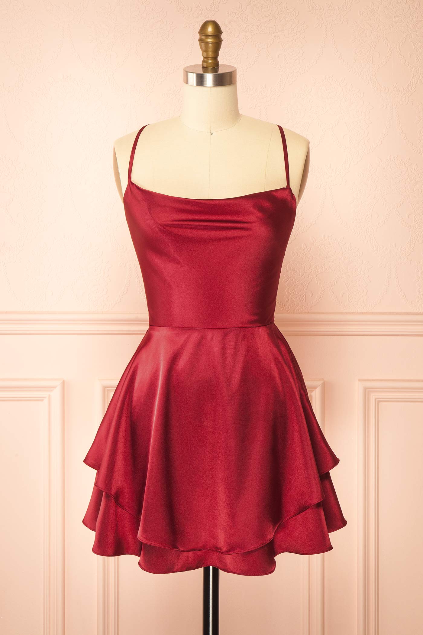Ellya Bourgogne | Robe Courte en Satin à Lacets au Dos