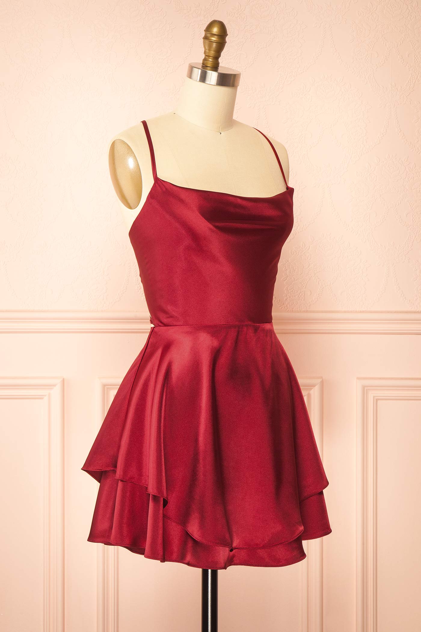 Ellya Bourgogne | Robe Courte en Satin à Lacets au Dos