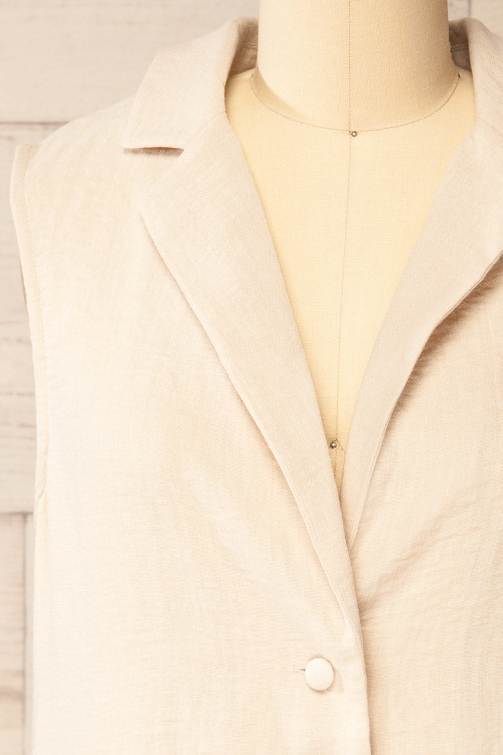 Fanon Loose Beige Vest with Lace Cutout | La petite garçonne front