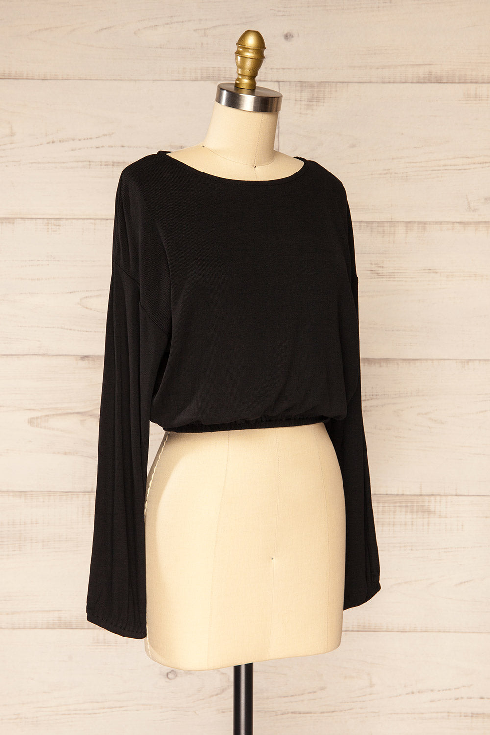 Farnham Black Ribbed Crop Top w/ Long Sleeves | La petite garçonne side view