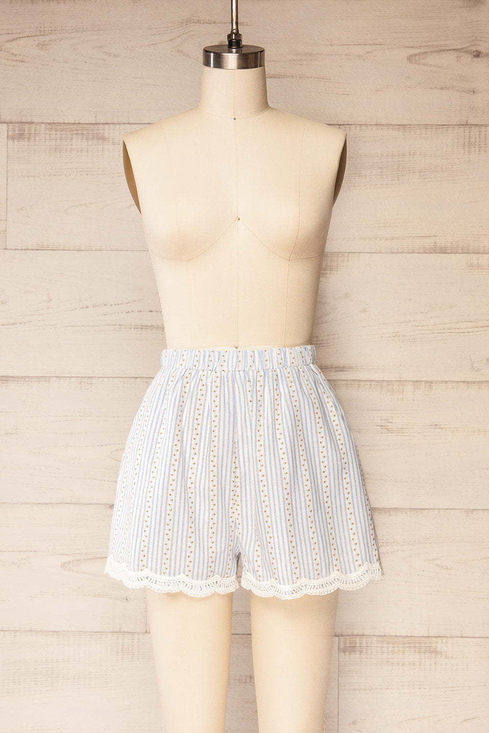 Fendou Striped Floral Shorts with Lace Trim | La petite garçonne front view
