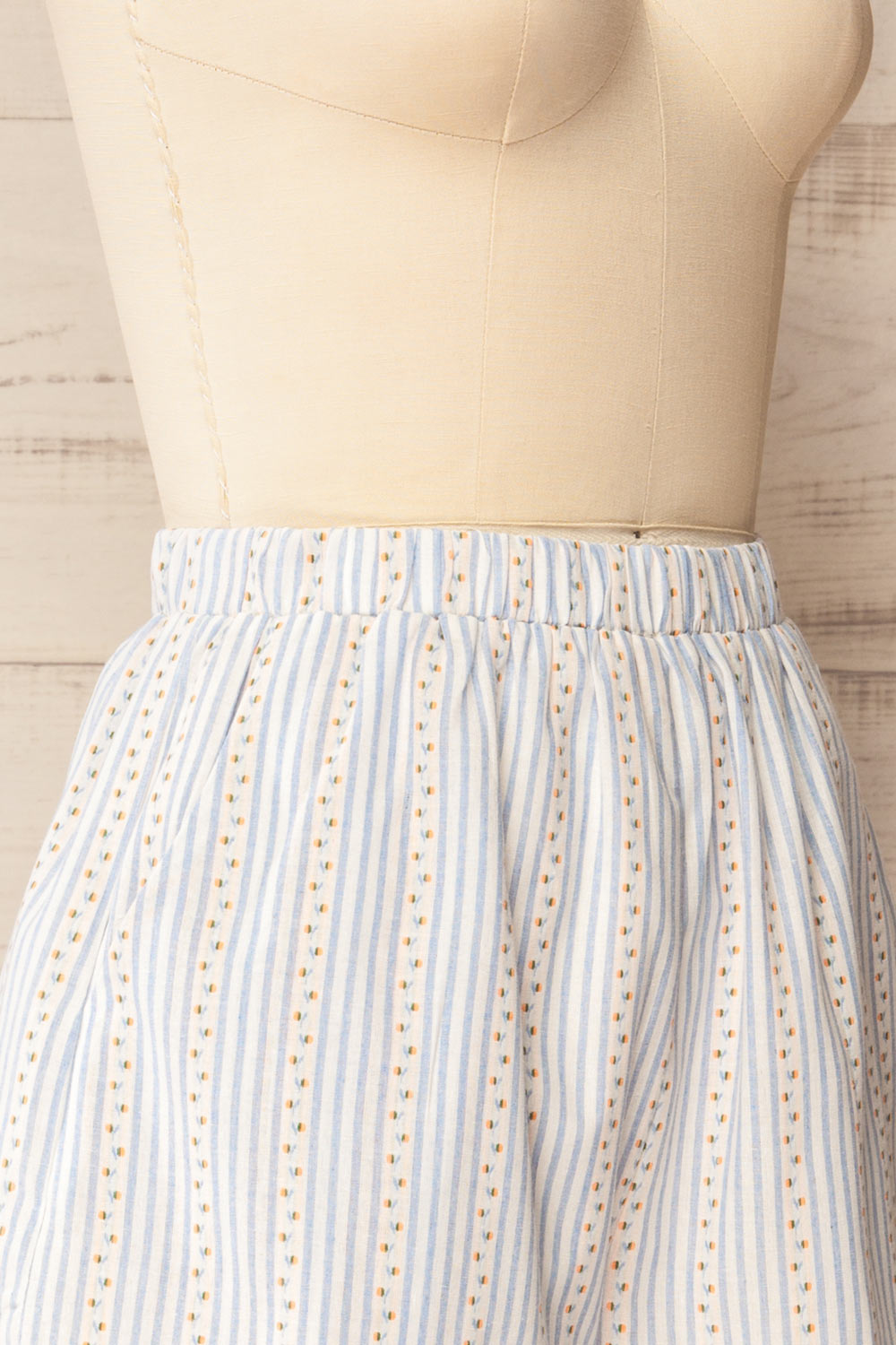 Fendou Striped Floral Shorts with Lace Trim | La petite garçonne side