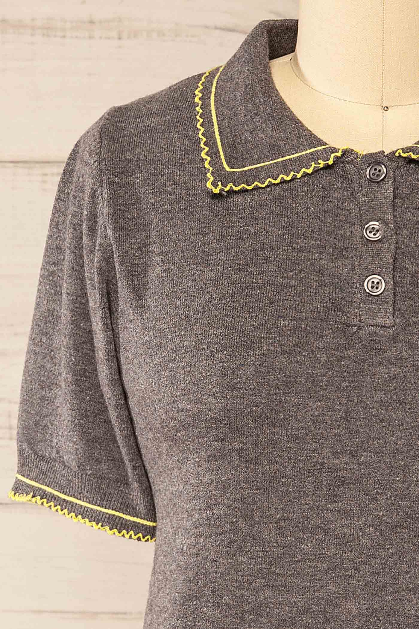 Fridolina Grey Short-Sleeved Knit Polo | La petite garçonne details
