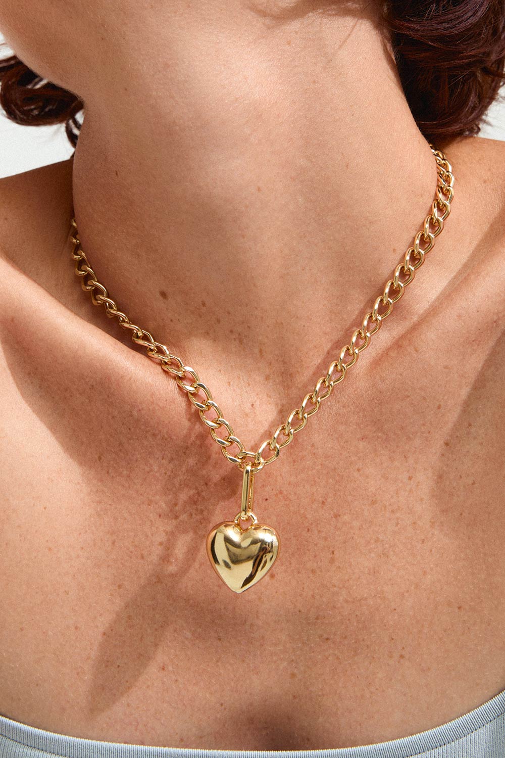 Fuxin Gold Charm Recycled Heart Pendant | La petite garçonne model