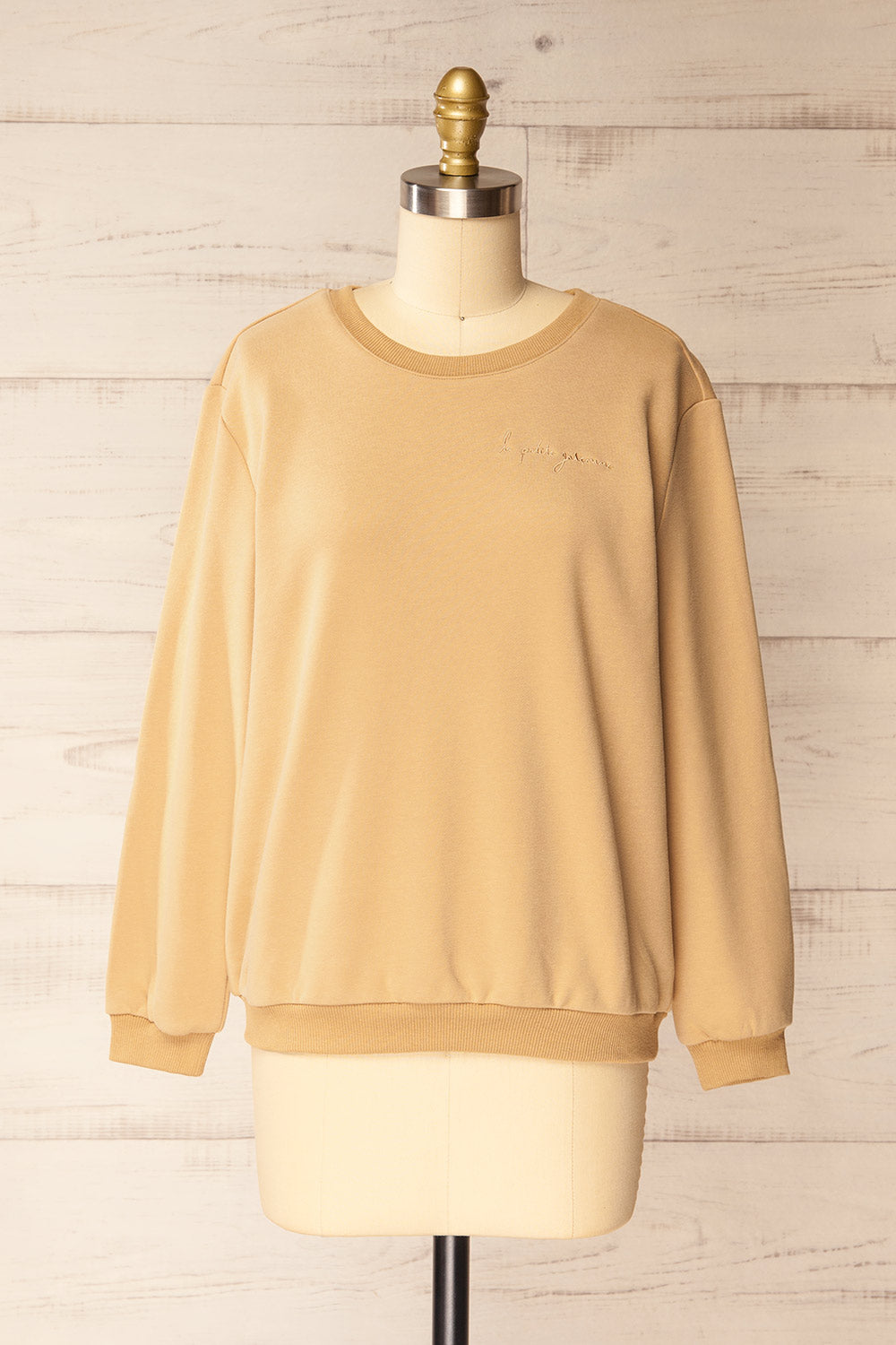 Galway Beige | Exclusive La petite garçonne Embroidered Sweatshirt | La petite garçonne front view