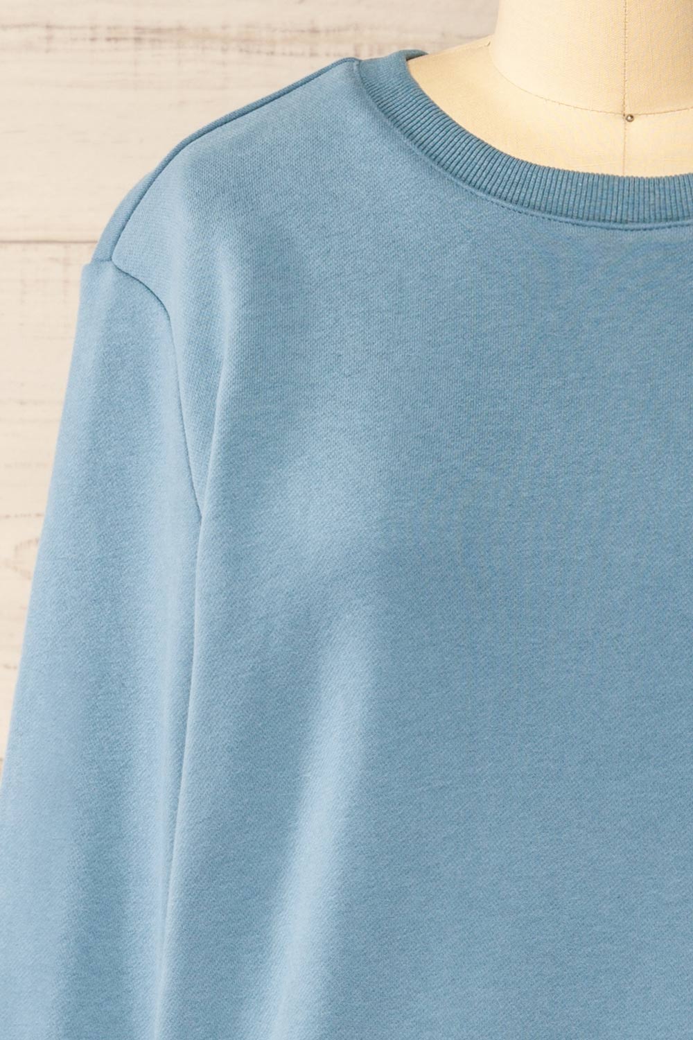 Galway Blue Exclusive La petite garçonne Embroidered Sweatshirt | La petite garçonne front