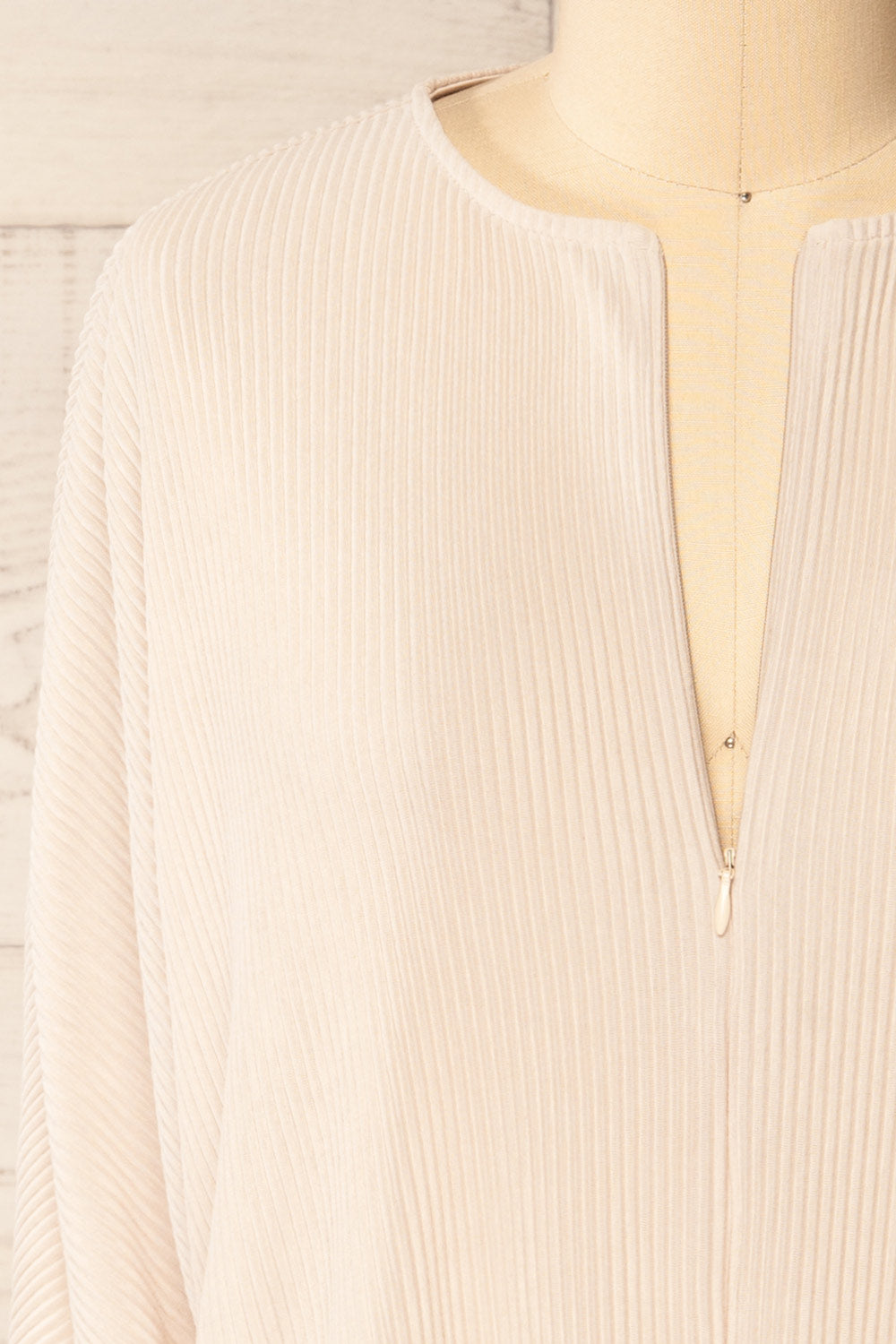 GEIA BEIGE front close-up