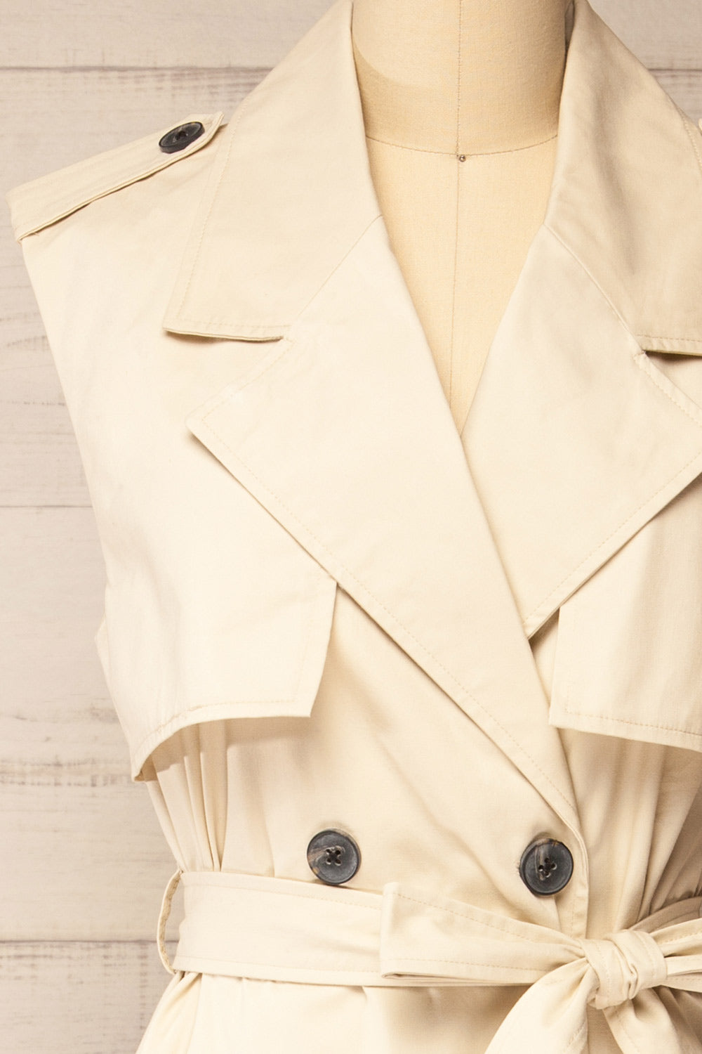 Georgetown Beige Sleeveless Trench Coat | La petite garçonne front