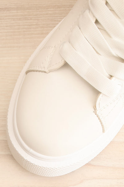 Gernade White Lace-Up Sneakers | La petite garçonne flat close-up