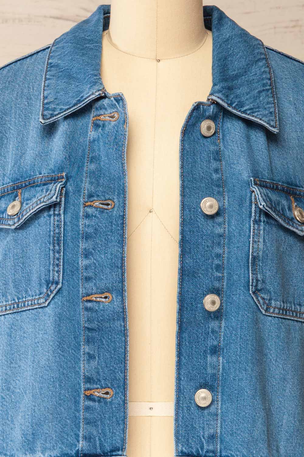 Ghandruk Cropped Denim Jacket with Pockets | La petite garçonne side
