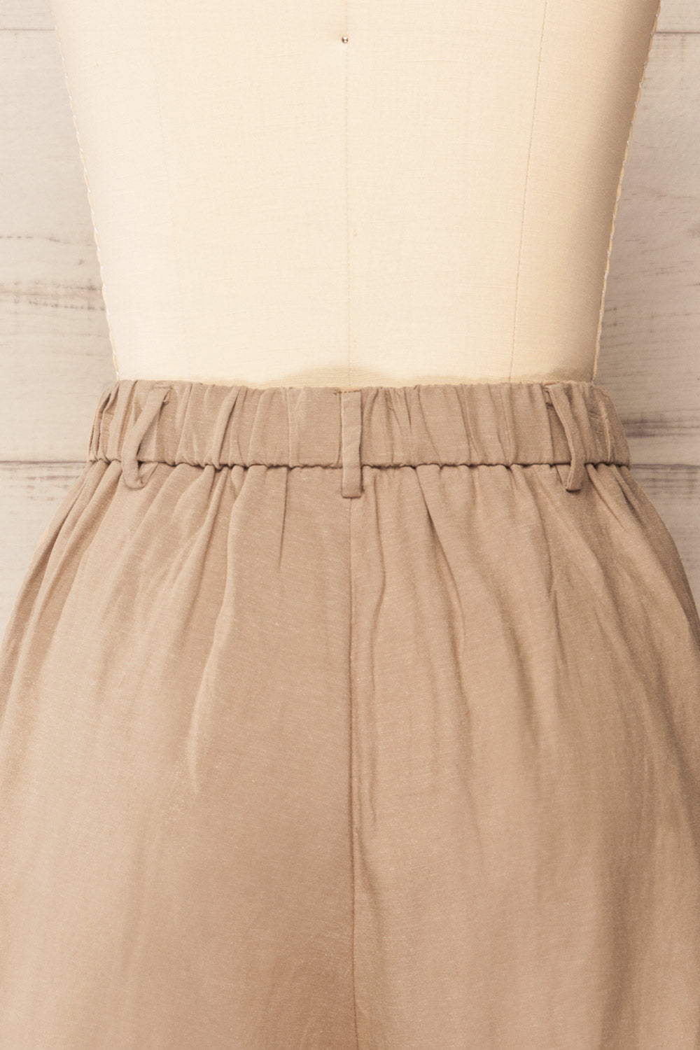 Gifford Khaki Linen Shorts w/ Elastic Waistline | La petite garçonne back