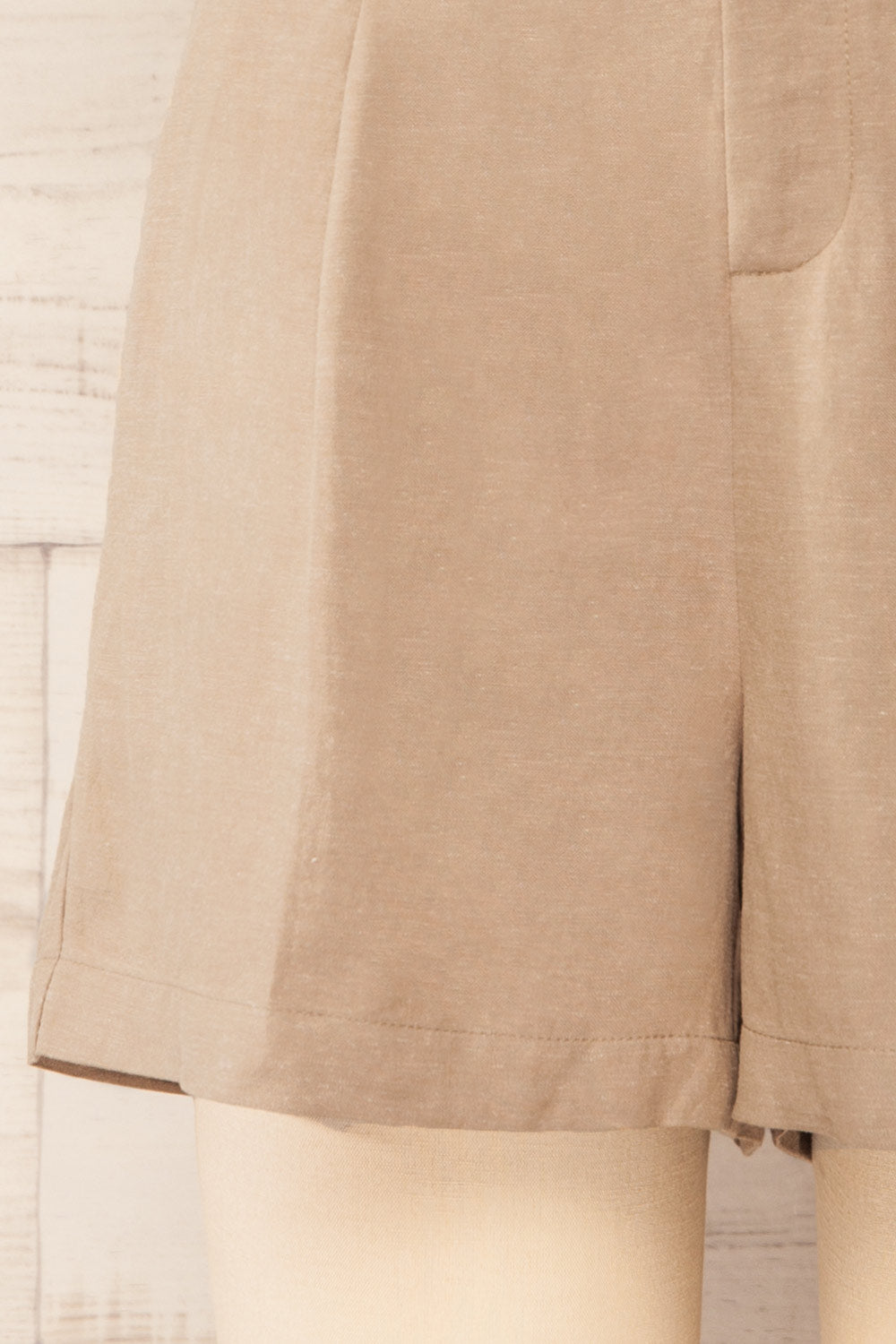 Gifford Khaki Linen Shorts w/ Elastic Waistline | La petite garçonne bottom