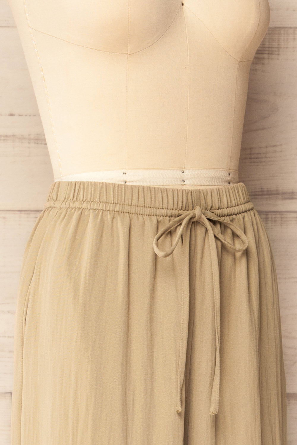 Gilroy Beige Loose-Fitted Pants with Elastic Band | La petite garçonne side