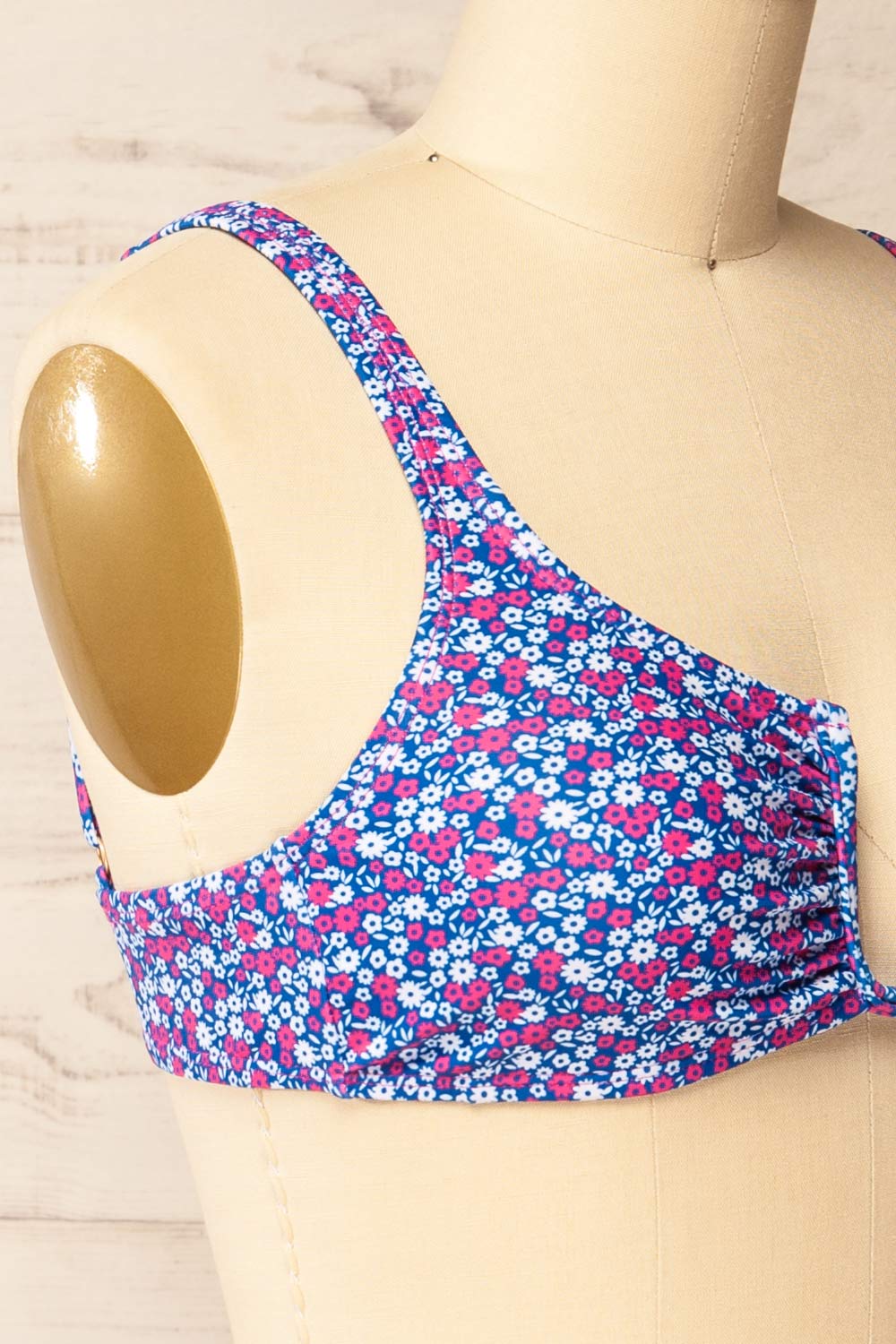 Giyani Floral Blue Bikini Top w/ "U" Opening | La petite garçonne side