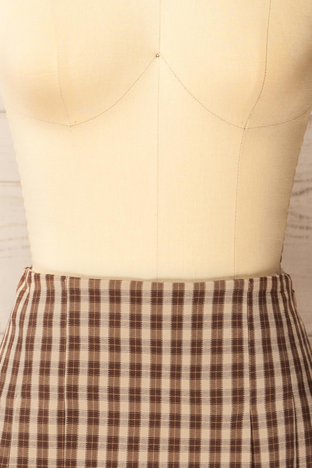 Goldhunga Short Brown Plaid Skirt with Pleats | La petite garçonne front