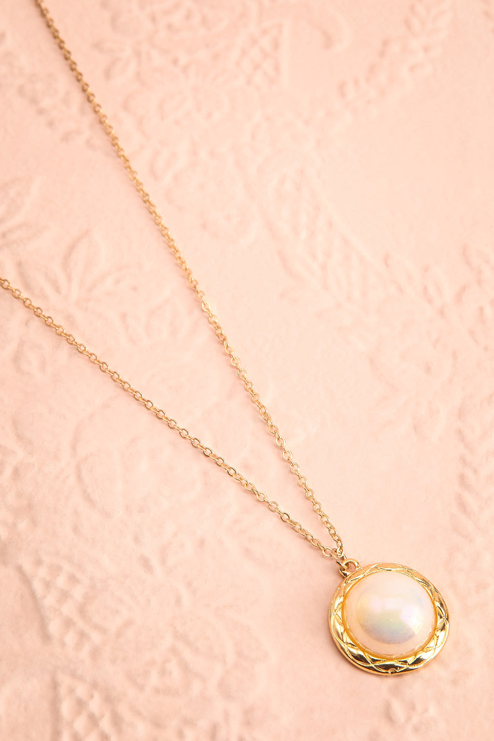 Granite Golden Necklace w/ Pearl Pendant | Boutique 1861 flat view