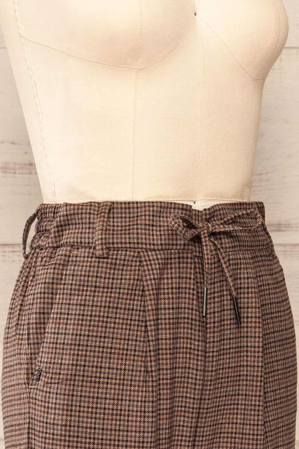 Hamilton Brown High-Waist Plaid Drawstring Pants | La petite garçonne side close-up