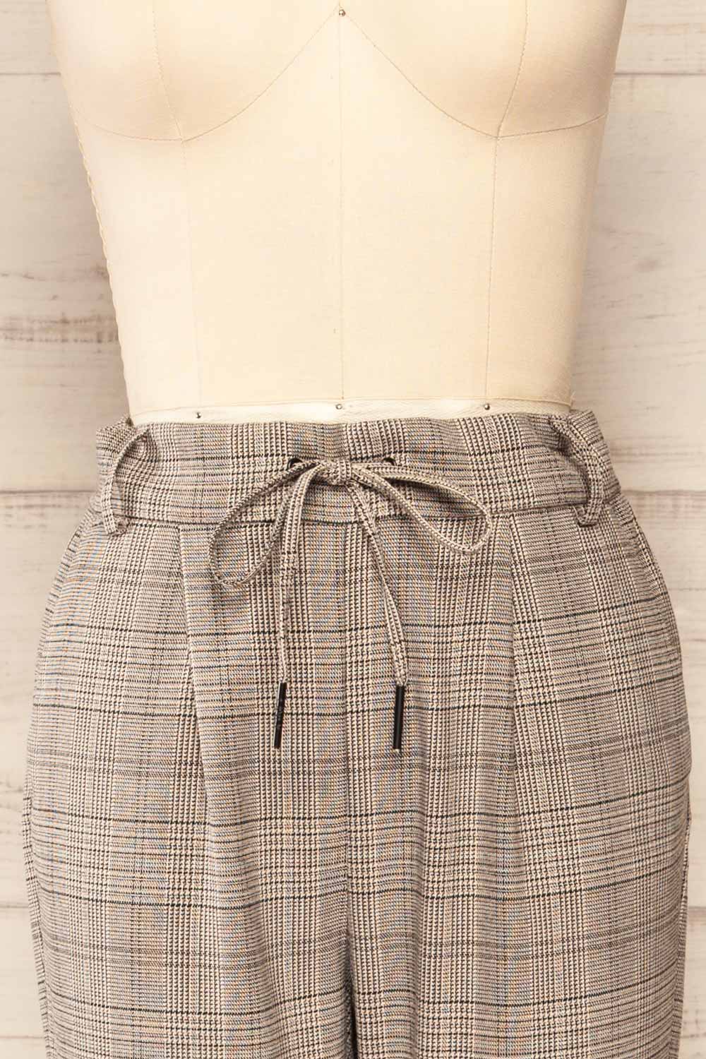 Hamilton Grey High-Waist Plaid Drawstring Pants | La petite garçonne front close-up