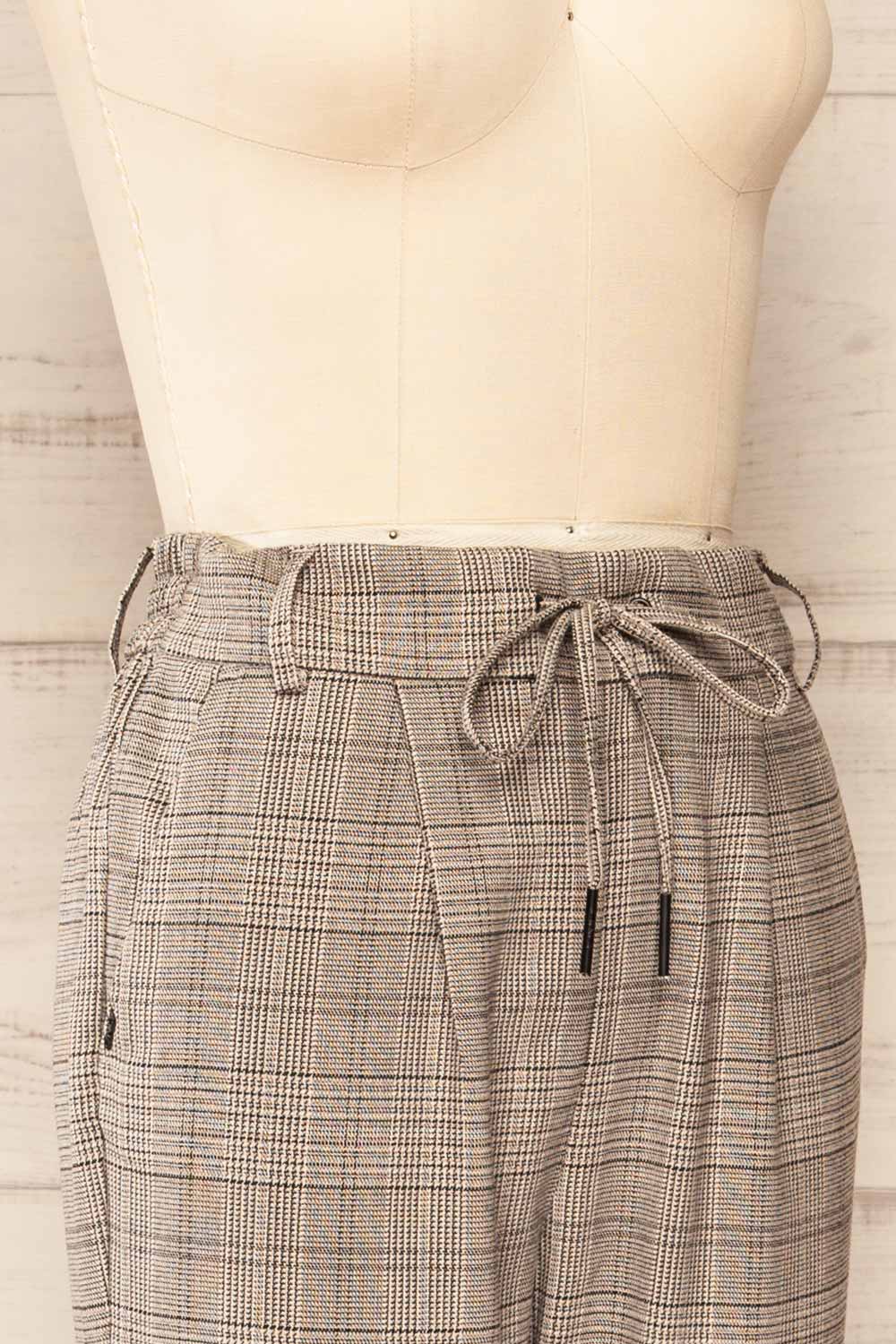 Hamilton Grey High-Waist Plaid Drawstring Pants | La petite garçonne side close-up