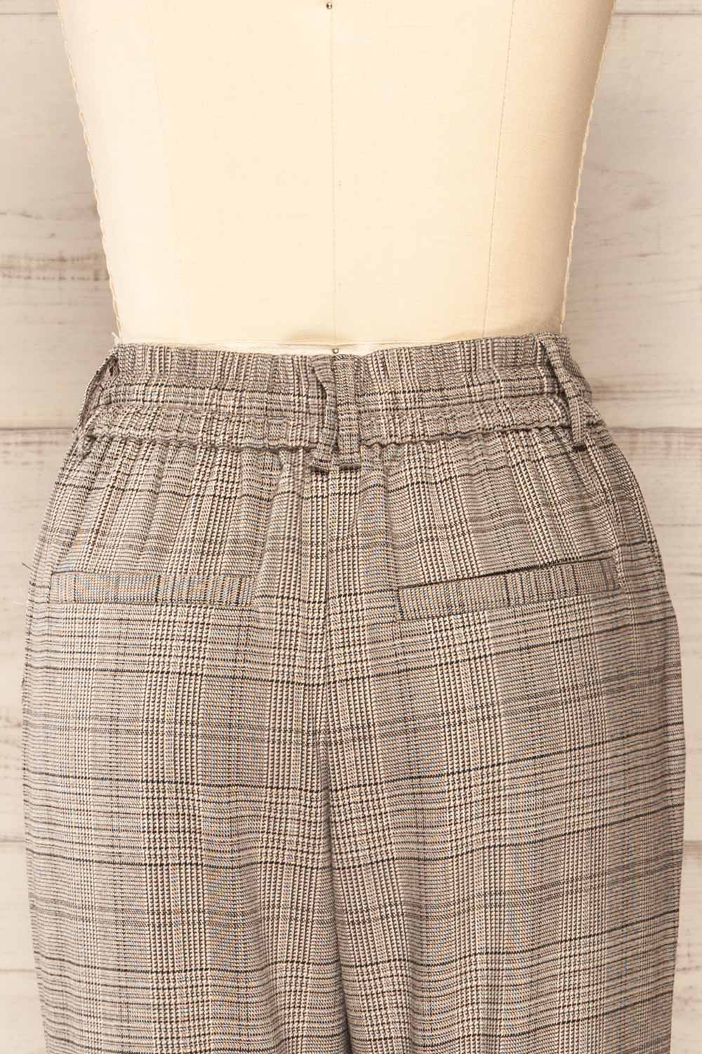 Hamilton Grey High-Waist Plaid Drawstring Pants | La petite garçonne back close-up