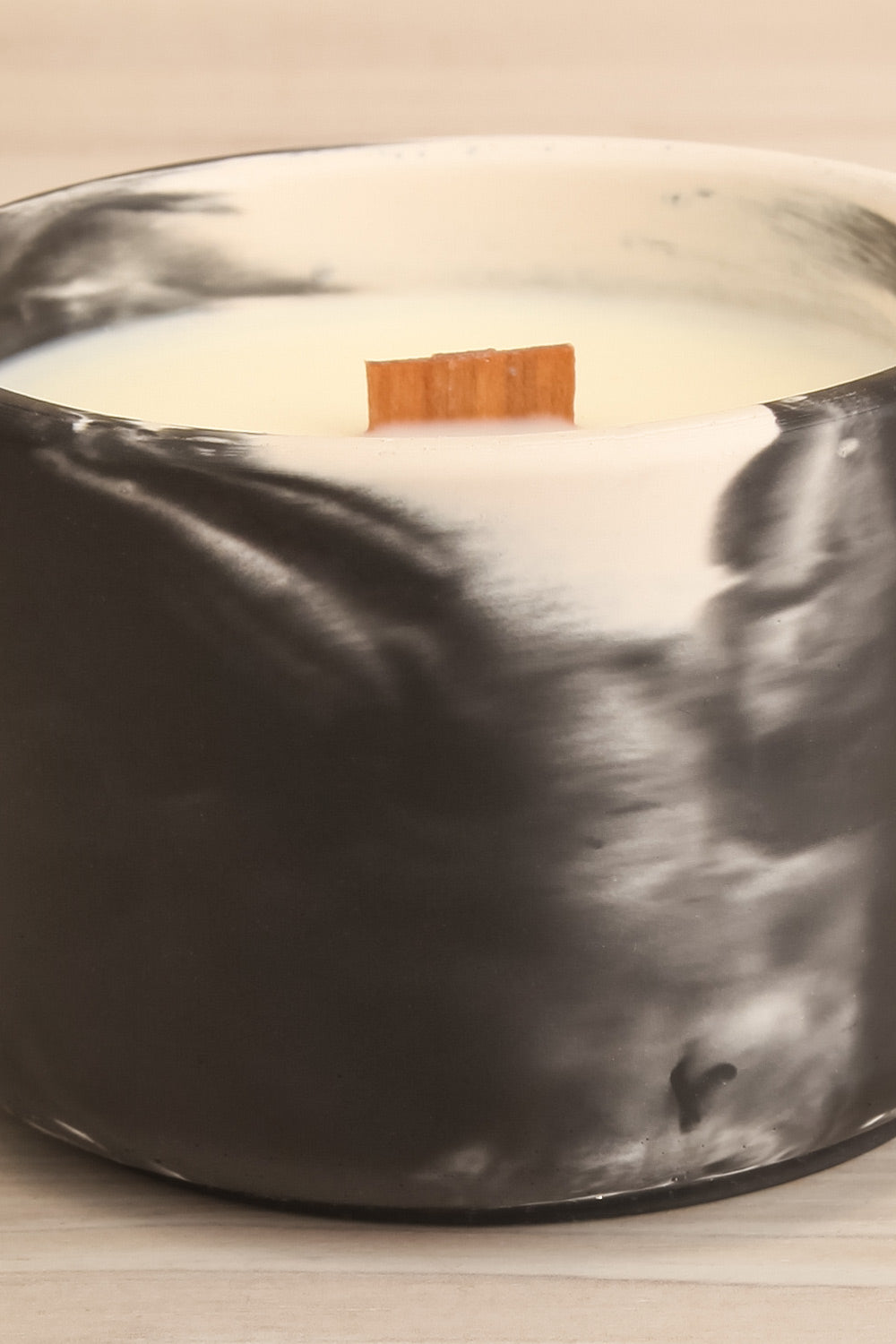 Hamptons Refillable Candle | Maison garçonne close-up