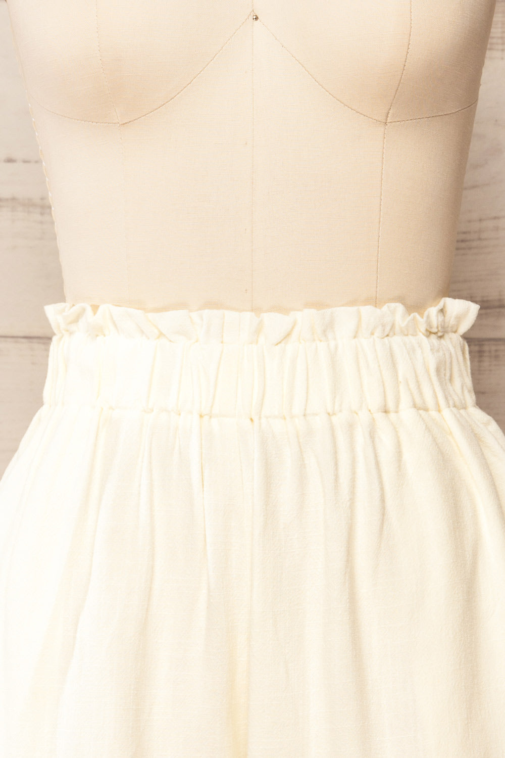 Hatherleigh Ivory Loose Shorts w/ Elastic Waist | La petite garçonne front