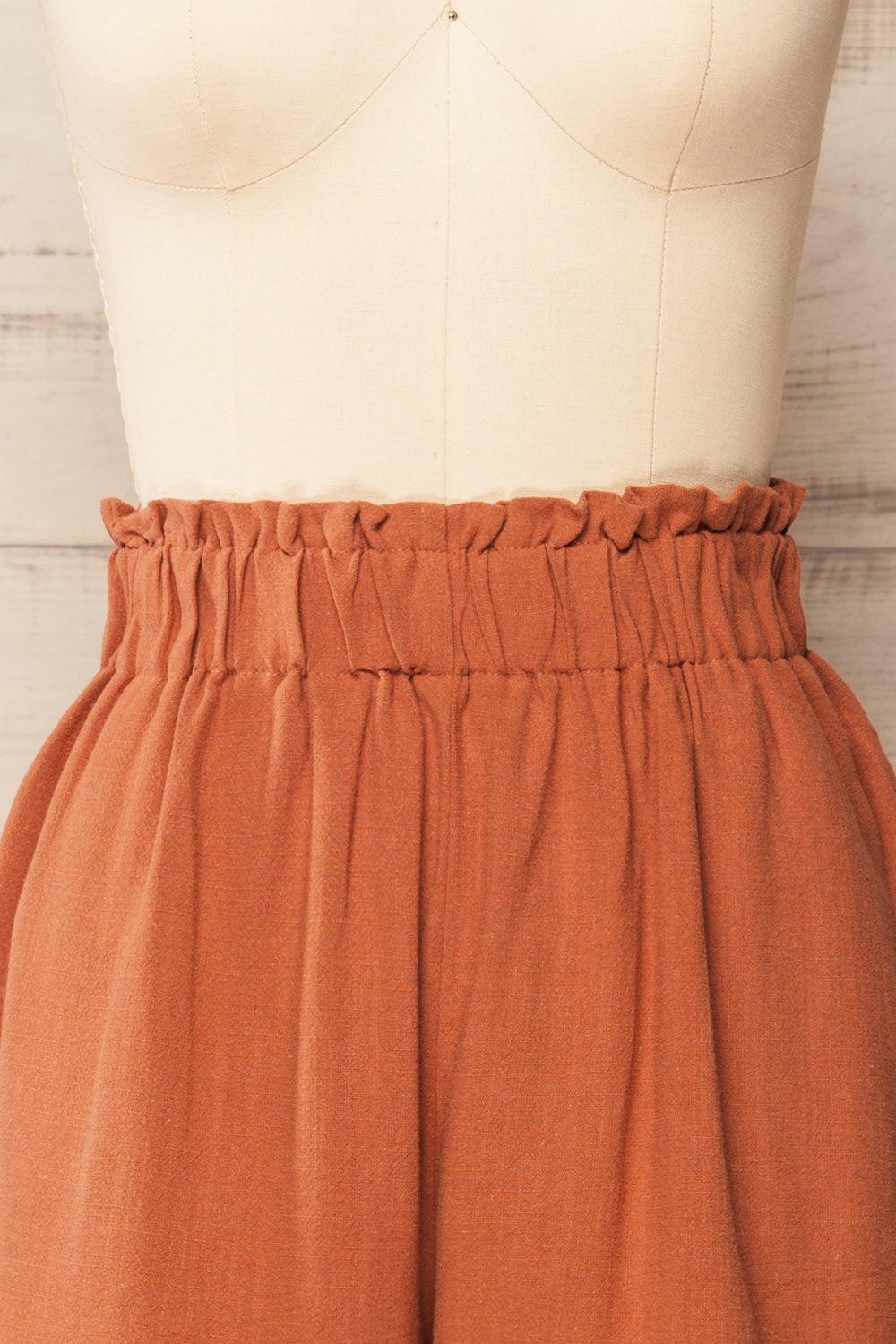 Hatherleigh Rust Loose Shorts w/ Elastic Waist | La petite garçonne front