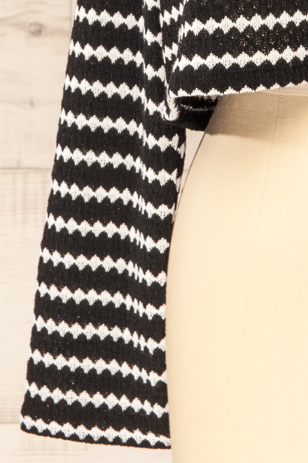 Haumi Black Cropped Diamond-Patterned Knit Top | La petite garçonne bottom