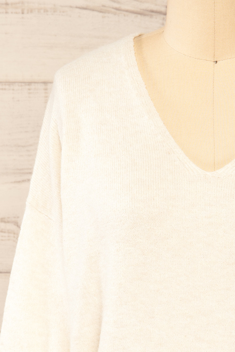 Havre Ivory Soft Knit V-Neck Sweater | La petite garçonne front close-up