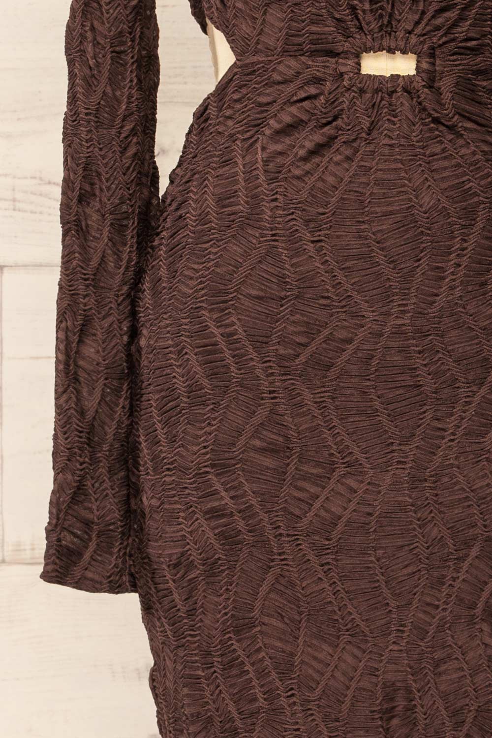 Hawkesbury Brown Fitted Midi Dress w/ Cut-Outs | La petite garçonne sleeve