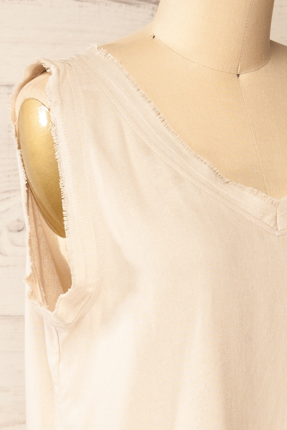 Helsinki Beige V-Neck Tank Top w/ Frayed Hem | La petite garçonne side close-up