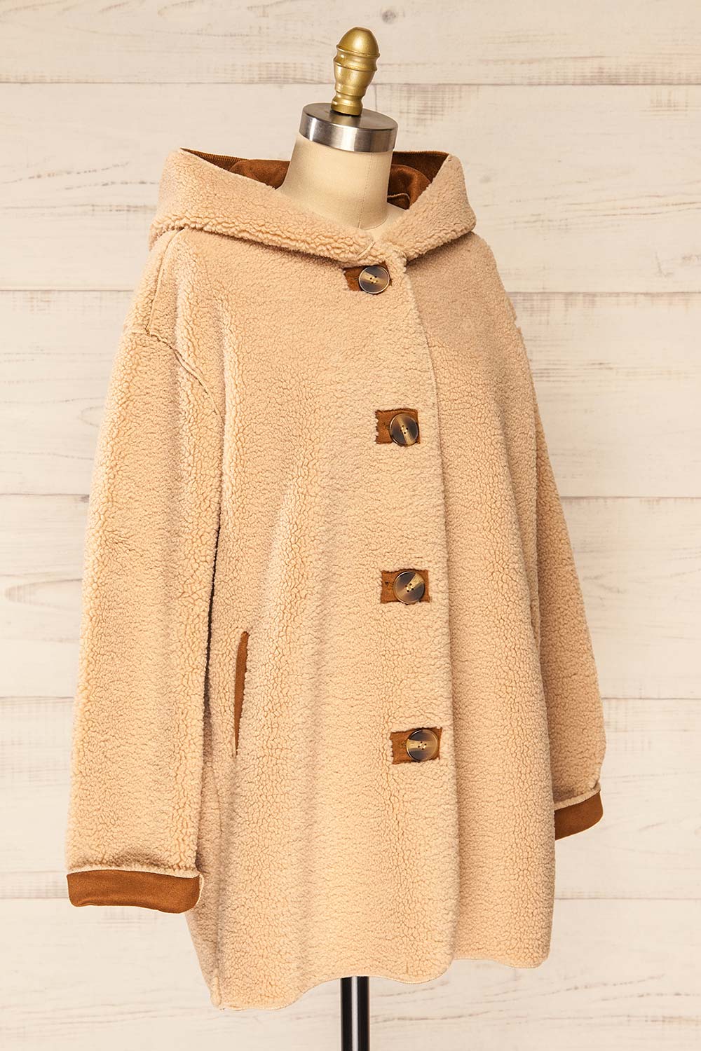 Istanbul Beige Sherpa Coat w/ Faux-Suede Lining | La petite garçonne side view