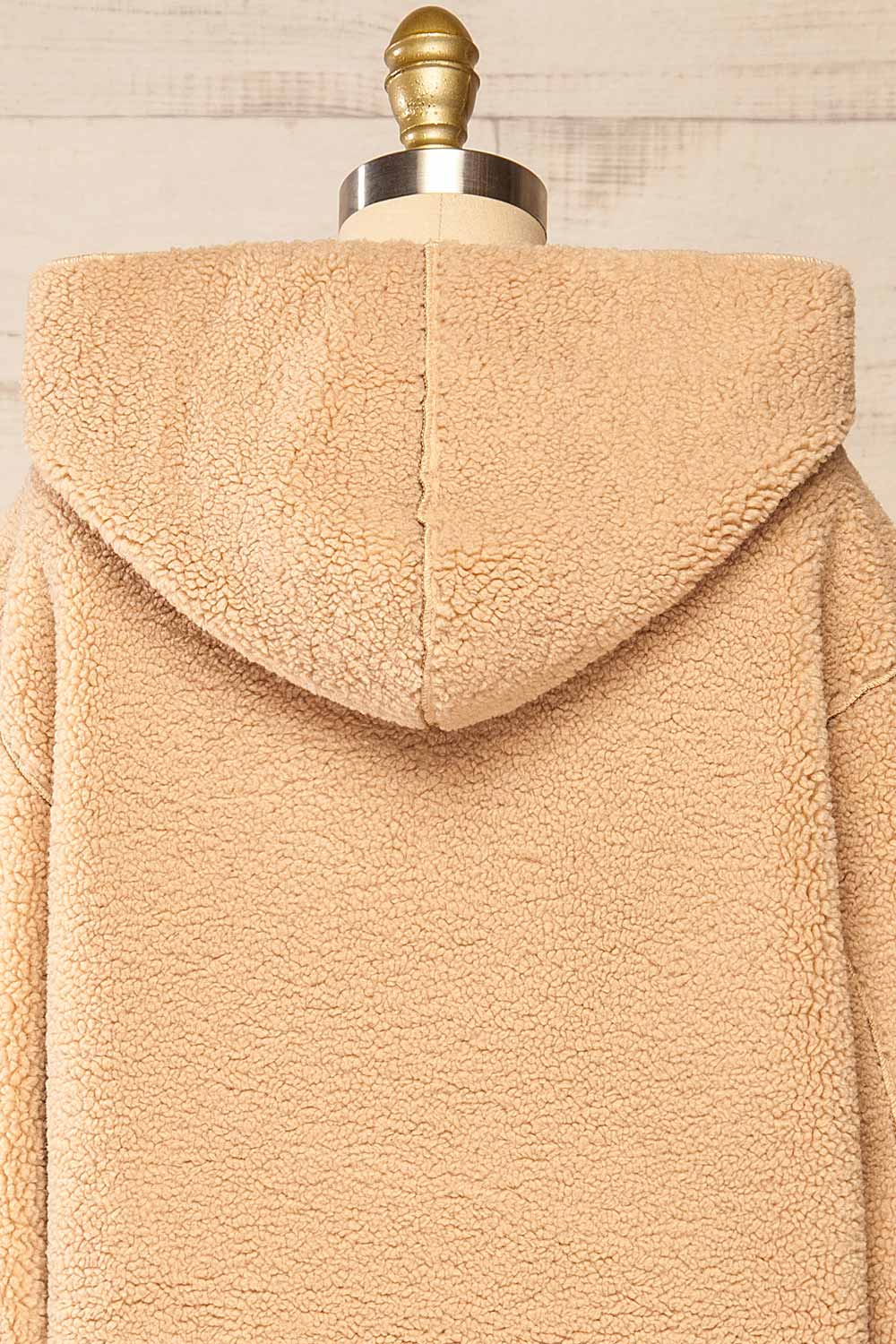 Istanbul Beige Sherpa Coat w/ Faux-Suede Lining | La petite garçonne back close-up